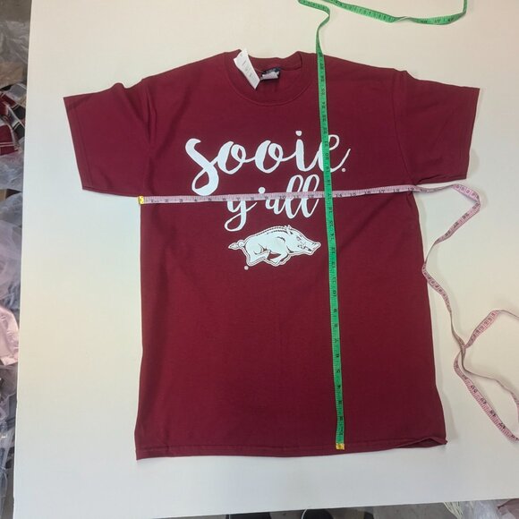 NWT MV Sport Burgundy Arkansas Razorback Tee Size Medium - Picture 7 of 9